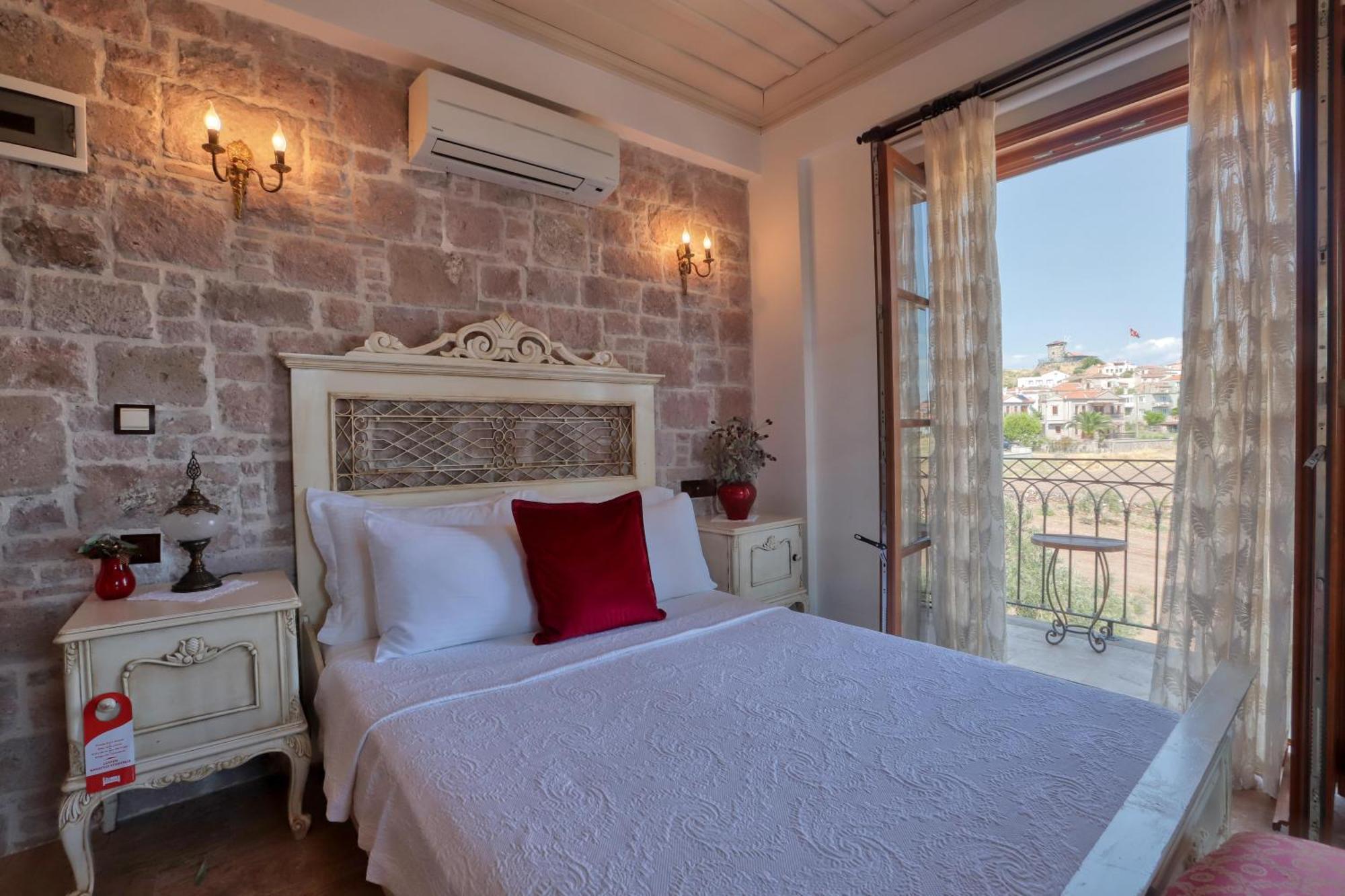 Tas Bahce Hotel Cunda ไอวาลิค ภายนอก รูปภาพ